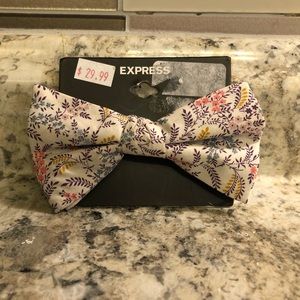 Express bow tie floral